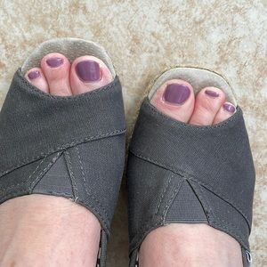 Toms wedges/espadrilles in size 9.5 wide. Dark grey color, woven heel.